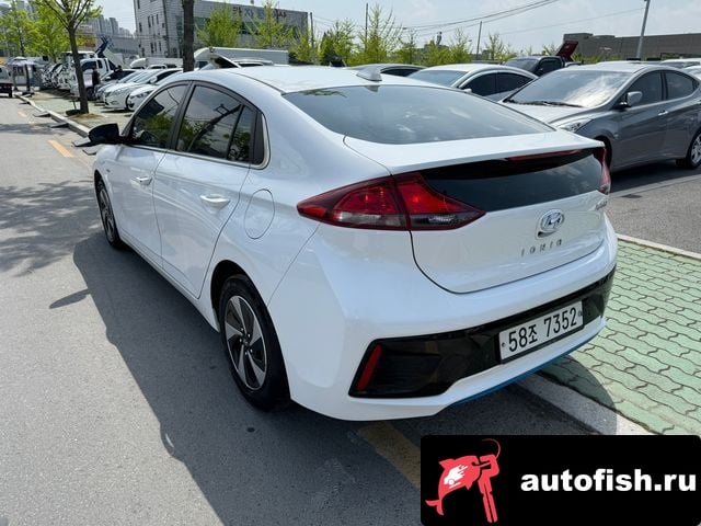 Hyundai Ioniq Ionic Hybrid 2017 года - вид 3