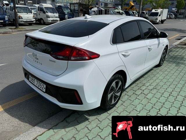 Hyundai Ioniq Ionic Hybrid 2017 года - вид 5