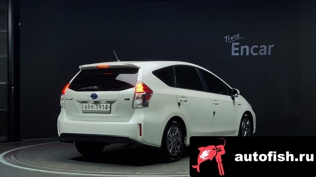 Toyota Prius Prius V 2015 года - вид 2