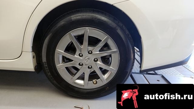 Toyota Prius Prius V 2015 года - вид 5