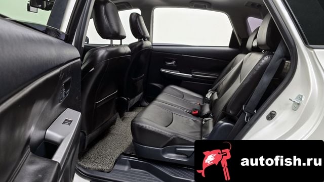 Toyota Prius Prius V 2016 года - вид 12