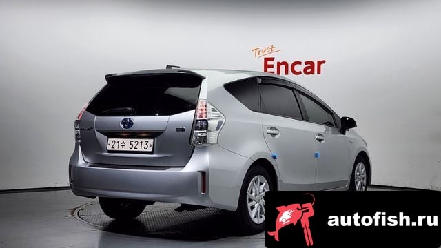 Toyota Prius Prius V 2013 года - вид 2