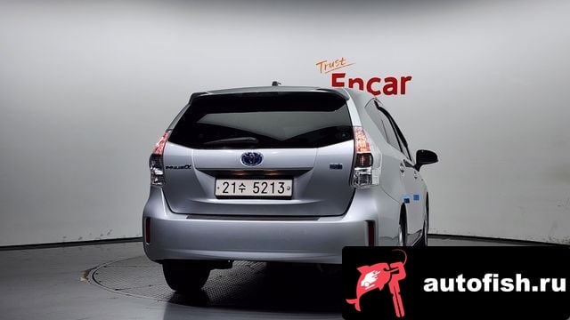 Toyota Prius Prius V 2013 года - вид 4