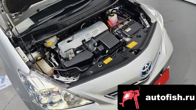 Toyota Prius Prius V 2013 года - вид 6