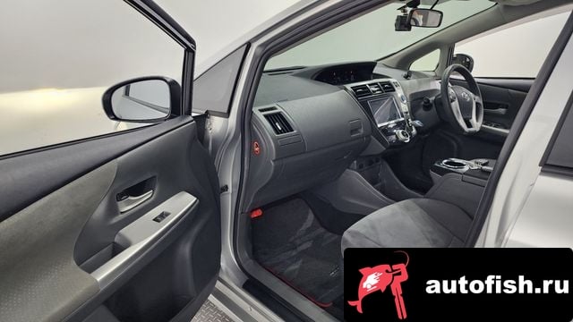 Toyota Prius Prius V 2013 года - вид 10