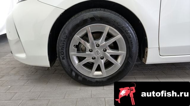 Toyota Prius Prius V 2015 года - вид 5