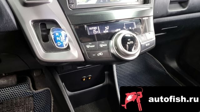 Toyota Prius Prius V 2015 года - вид 9