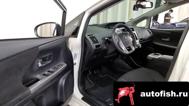 Toyota Prius Prius V 2015 года - вид 10