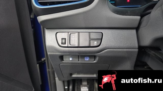 Hyundai Ioniq Ionic Hybrid 2018 года - похожие автомобили