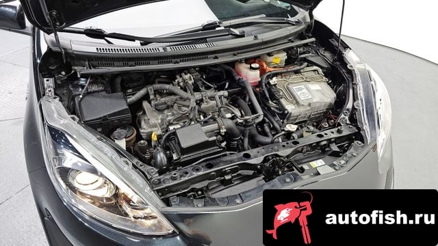 Toyota Prius Prius C 2018 года - вид 6