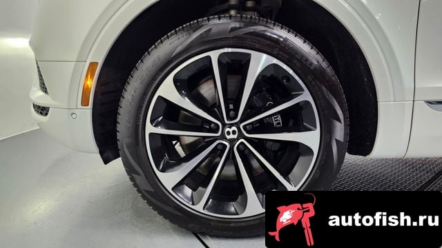 Bentley Bentayga Benteiga 2019 года - вид 5