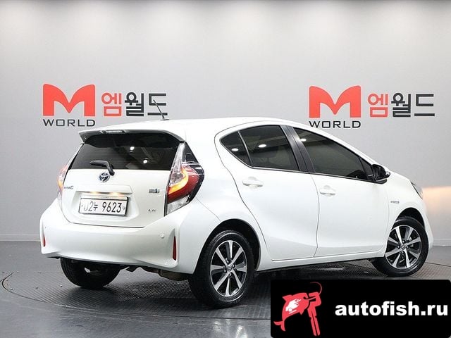 Toyota Prius Prius C 2018 года - вид 3