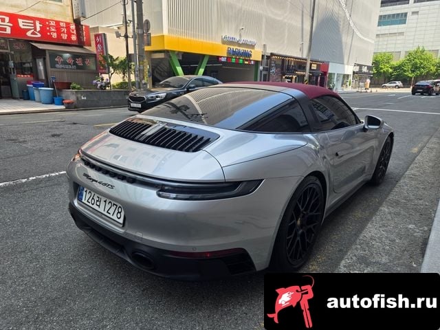 Porsche 911 911 (992) 2023 года - вид 3