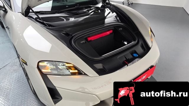 Porsche Taycan Taikan 2024 года - вид 6