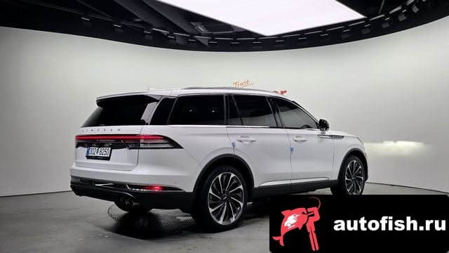 Lincoln Aviator Aviator 2nd generation 2020 года - вид 2