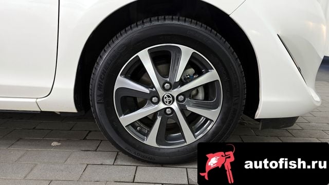 Toyota Prius Prius C 2018 года - вид 5