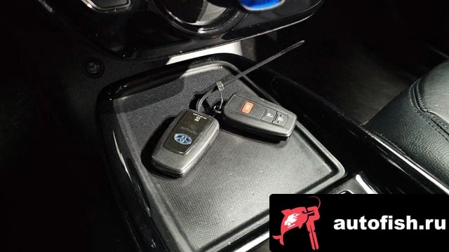 Toyota Prius Prius 4th Generation 2019 года - вид 19