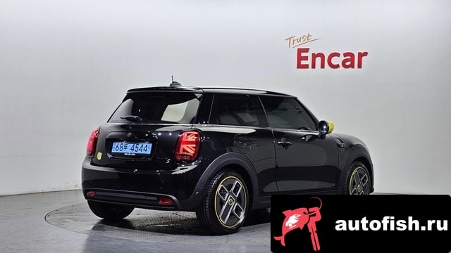 Mini Cooper Cooper Electric 2023 года - вид 2