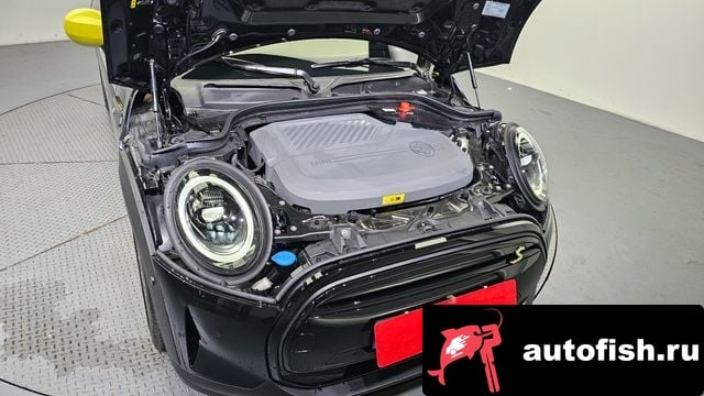 Mini Cooper Cooper Electric 2023 года - вид 6