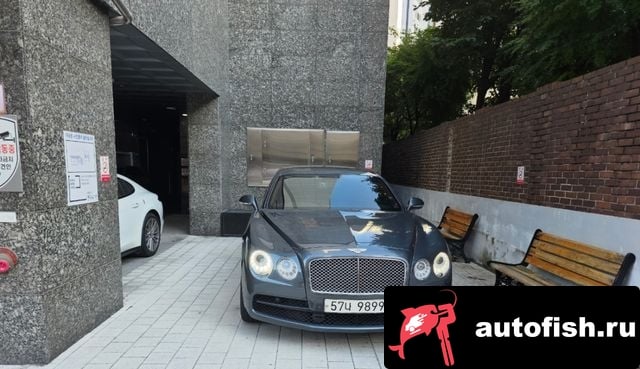 Bentley Flying Spur Flying Spur 2nd Generation 2018 года - вид 2