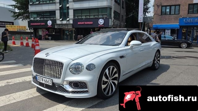 Bentley Flying Spur Flying Spur 3rd Generation 2021 года - вид 1