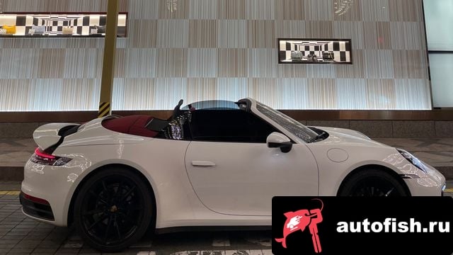 Porsche 911 911 (992) 2020 года - вид 6