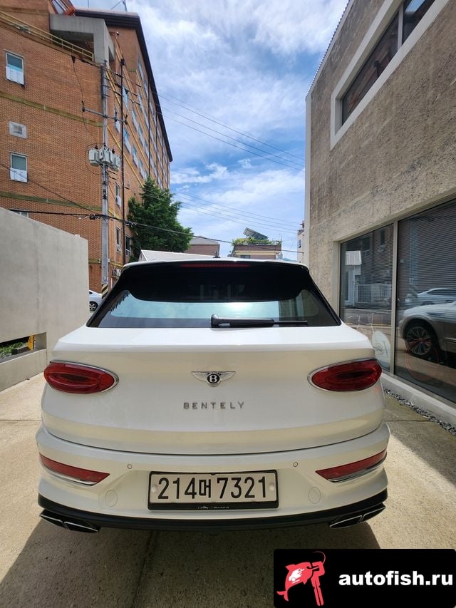 Bentley Bentayga Benteiga 2021 года - вид 4