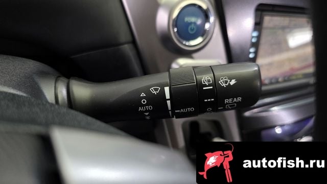 Toyota Prius Prius V 2017 года - вид 18