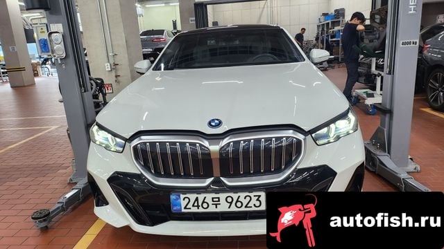 BMW 5-Series 5 Series (G60) 2025 года - вид 2