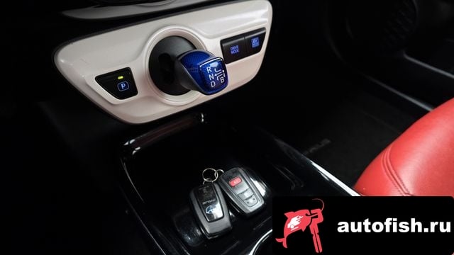 Toyota Prius Prius 4th Generation 2017 года - вид 9