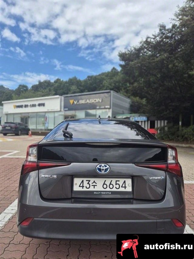 Toyota Prius Prius 4th Generation 2019 года - вид 2