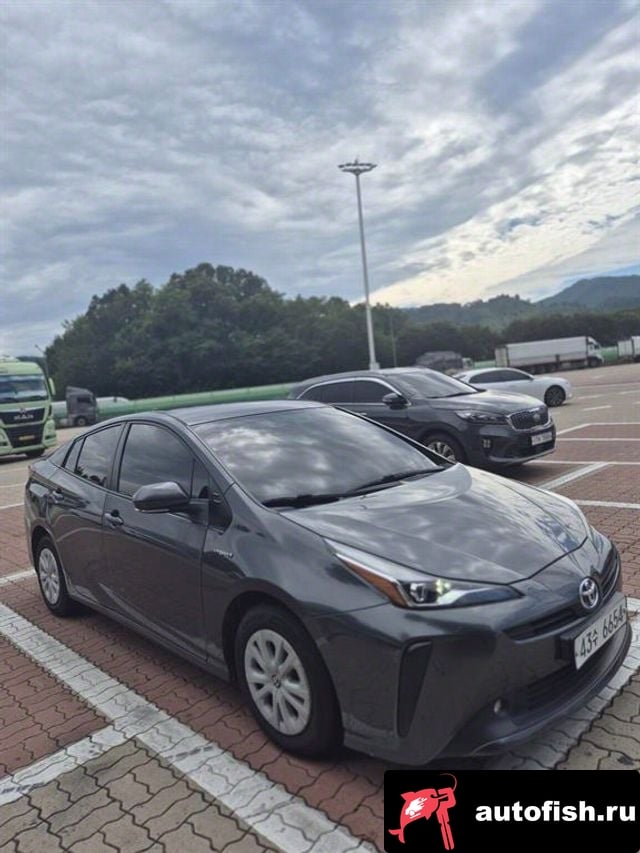 Toyota Prius Prius 4th Generation 2019 года - вид 3