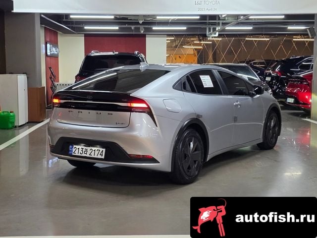 Toyota Prius Prius 5th Generation 2023 года - вид 2