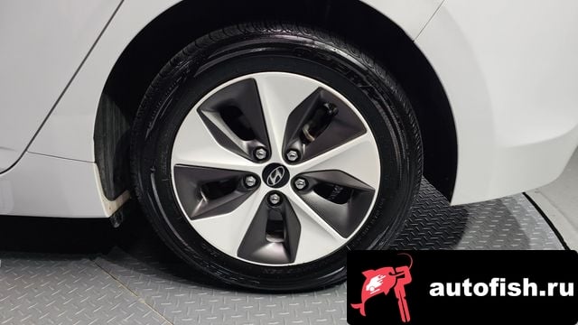 Hyundai Ioniq Ionic Electric 2017 года - похожие автомобили