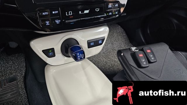 Toyota Prius Prius 4th Generation 2016 года - вид 9