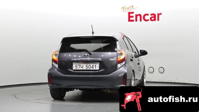 Toyota Prius Prius C 2018 года - вид 4