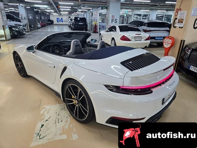 Porsche 911 911 (992) 2021 года - вид 6
