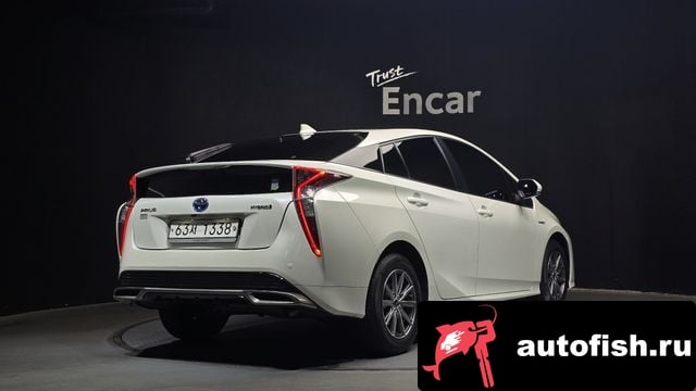 Toyota Prius Prius 4th Generation 2018 года - вид 2