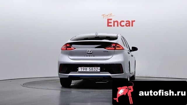 Hyundai Ioniq Ionic Hybrid 2018 года - похожие автомобили