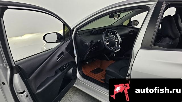 Toyota Prius Prius 4th Generation 2017 года - вид 10