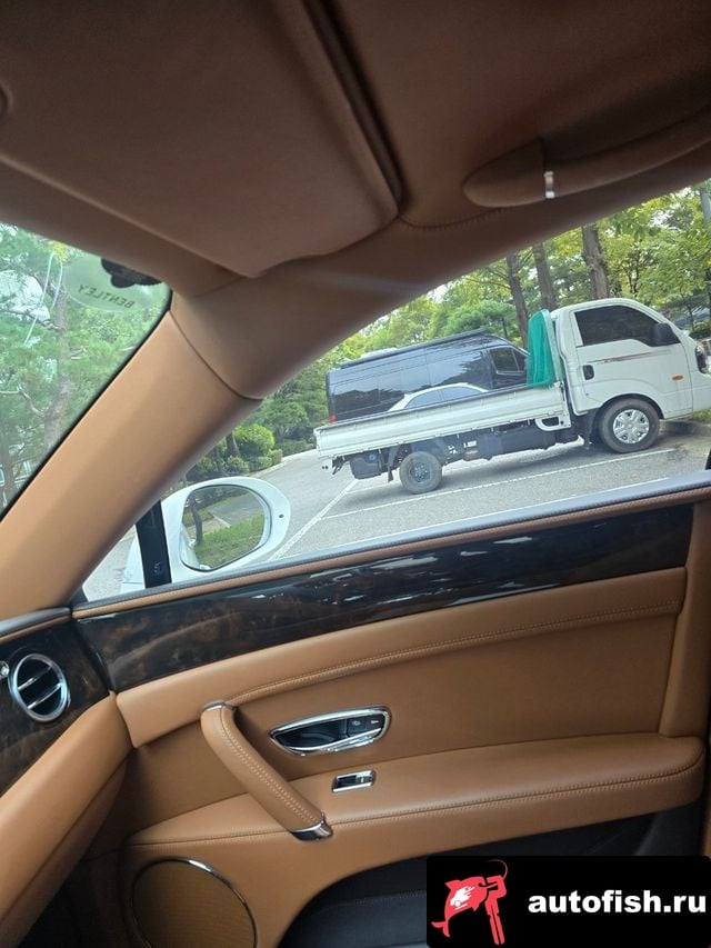 Bentley Flying Spur Flying Spur 2nd Generation 2018 года - вид 4