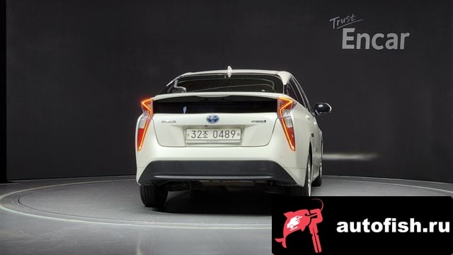 Toyota Prius Prius 4th Generation 2016 года - вид 4