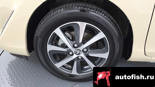 Toyota Prius Prius C 2019 года - вид 5