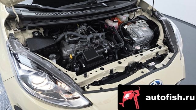 Toyota Prius Prius C 2019 года - вид 6