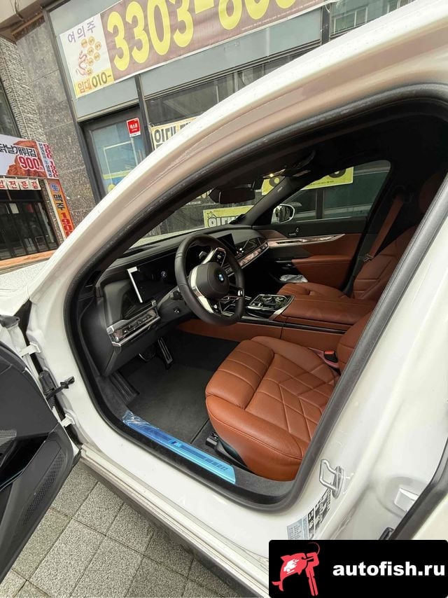 BMW 7-Series 7 Series (G70) 2025 года - вид 6