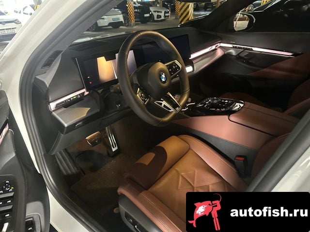 BMW 5-Series 5 Series (G60) 2025 года - вид 8