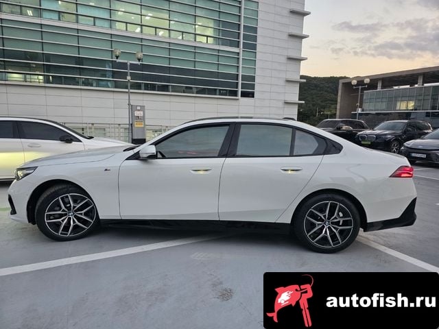 BMW 5-Series 5 Series (G60) 2025 года - вид 2