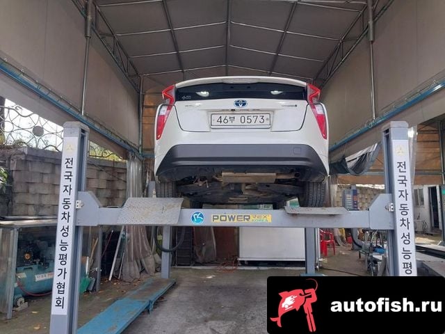 Toyota Prius Prius 4th Generation 2016 года - вид 2