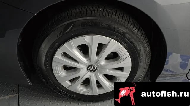 Toyota Prius Prius 4th Generation 2019 года - похожие автомобили