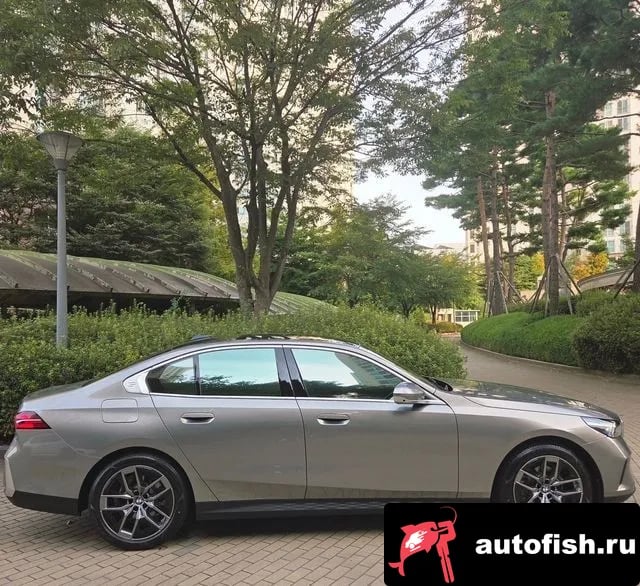 BMW 5-Series 5 Series (G60) 2025 года - вид 2